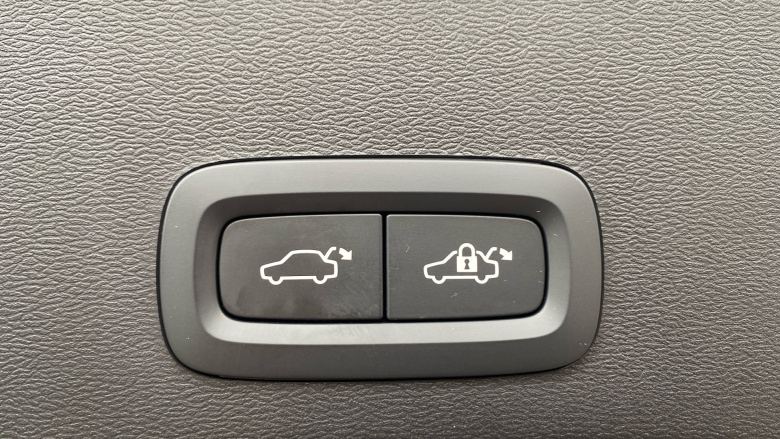 Volvo Xc40 2.0 B4P Plus Dark 5dr AWD Auto Petrol Estate